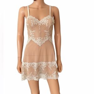 NWOT Wacoal nude embroidered slip dress